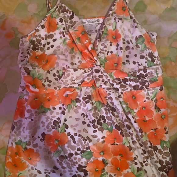 Women’s floral camisole top with adjustable straps. - Picture 6 of 7